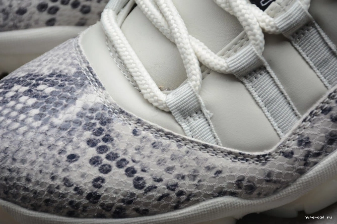 Light Low Bone 11 SE CD6846-002 Air Snake Jordan 1212